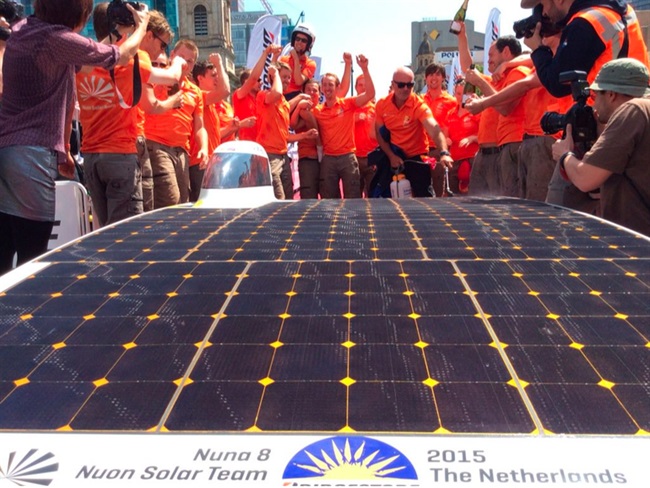 نیروگاه خورشیدی هلندی world solar challenge ( چالش خورشیدی دنیا ) را بدست می آورد