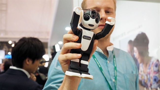 RoboHon، روباتی که یک گوشی هوشمند هم محسوب می شود