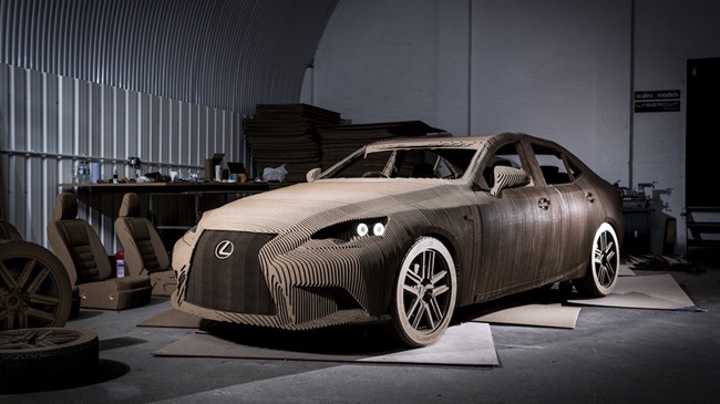 Lexus IS که بطور کامل از تکه های مقوا ساخته شد