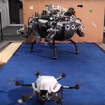 گامی دیگر در صنعت روبوتیک؛ هواپیمای بدون سرنشین نقشه میکشند و ربات ها مسیر را دنبال میکنند