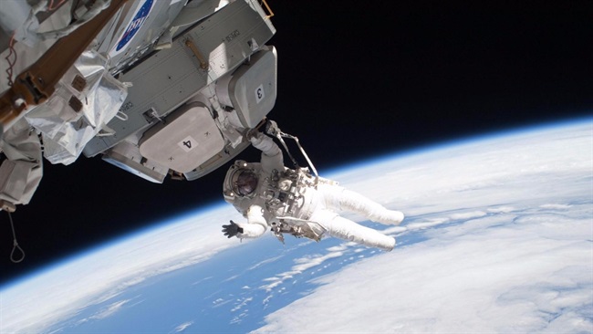 ناسا و آزمایش مقاومت لباس مخصوص فضای