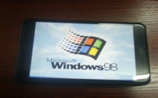 اجرای ویندوز 98 بر روی ایفون 6 پلاس