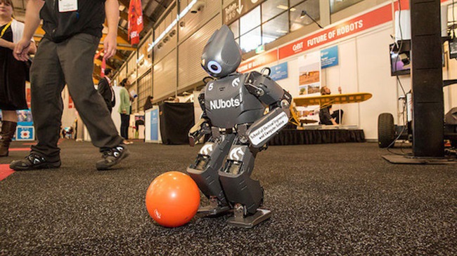 آیا رویای برگزاری مسابقه فوتبال بین انسان و ربات ها به حقیقت می پیوندد
