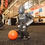 آیا رویای برگزاری مسابقه فوتبال بین انسان و ربات ها به حقیقت می پیوندد