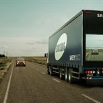 سامسونگ از یک نمایشگر در کامیون ها برای نمایش جاده به رانندگان پشتی استفاده می کند