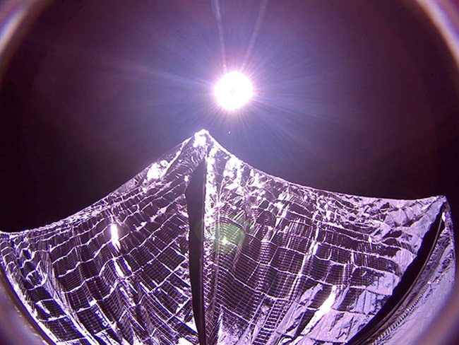 سفینه LightSail تصاویری از بادبان های خورشیدی اش را ارسال کرد