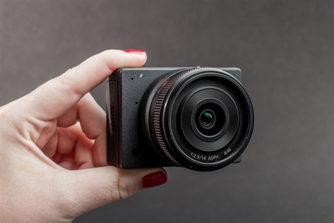 با E1  آشنا شوید، کوچکترین دوربین با قابلیت تعویض لنز دنیا