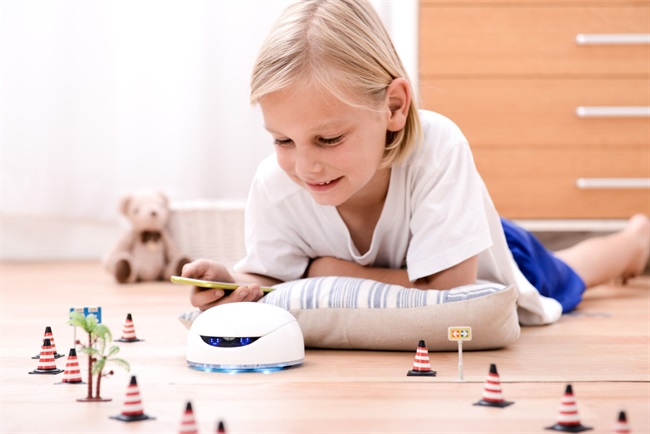 ورتکس رباتی اسباب بازی ای است که به بچه ها می آموزد چگونه کد و رمز بسازند