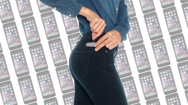 شما میتوانید با پوشیدن این شلوار جین ها آی فون خود را شارژ کنید