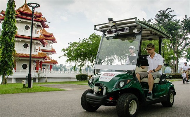 ماشین‌های کوچک بدون راننده برای زمین‌های گلف، در سنگاپور مورد آزمایش قرار می‌گیرند