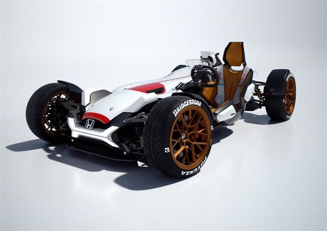 هوندا ماشین مسابقه و موتورسیکلت را در پروژه ی 2&4 با هم ترکیب میکند