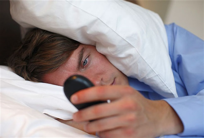 خطر استفاده از گوشی های هوشمند قبل از خواب