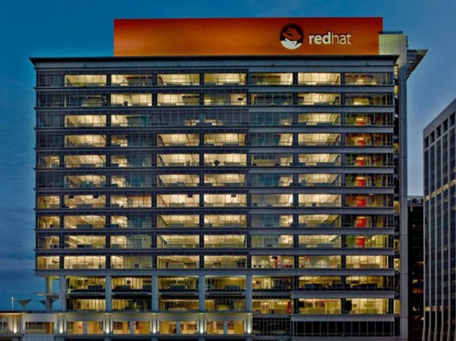 رشد ۱۸ درصدی درآمد سالانه‌ی Red Hat