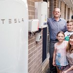 باتری خانه ی تلسا سرانجام شروع به کار کرد. اولین توقف : استرالیا