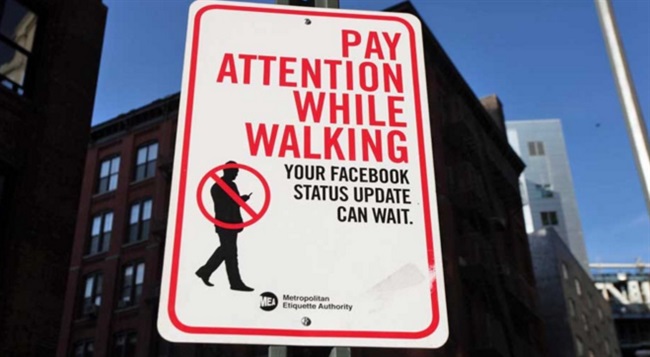 به زودی در نیوجرسی ارسال پیامک هنگام راه رفتن ممنوع می شود