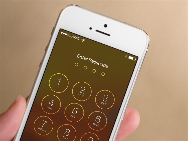 دادگاه آمریکا طبق بیانه ای به کمپانی اپل دستور داد تلفن همراه فرد مسلح در عملیات تروریستی را رمزگشایی کند
