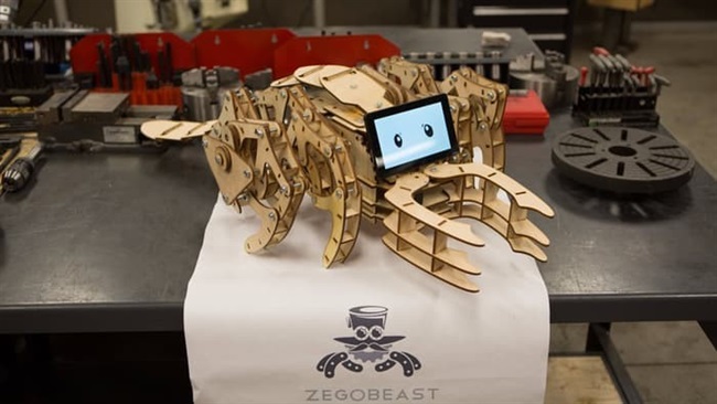 این ربات  ترسناک به کودکان می آموزد که چگونه ربات بسازند