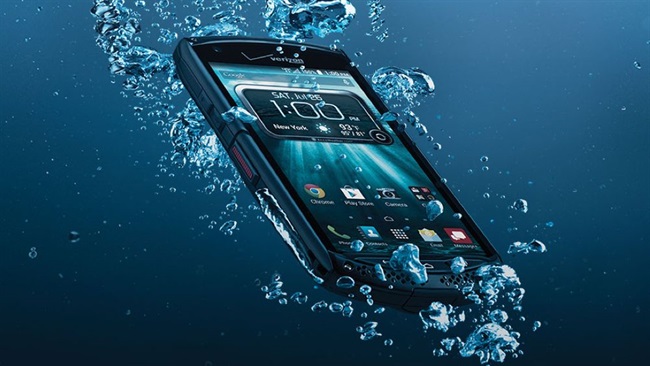 چرا گوشی های هوشمند ضد آب هستند