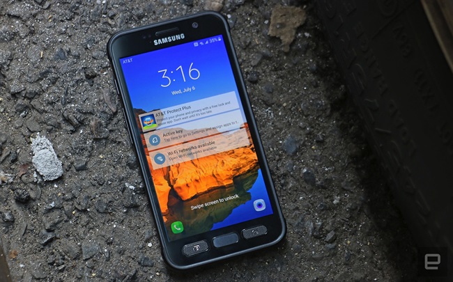 گوشی های Galaxy S7 Active سامسونگ آنقدر هم که در تبلیغات آورده بودند ضد آب نیستند، حداقل تولیدات اولیه این محصول
