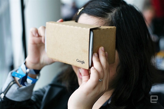 بر اساس گزارش ها، گوگل در حال توسعه ی یک گوشی واقعیت مجازی مستقل می باشد