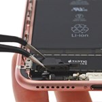 Apple از فضای ایجاد شده از حذف جک 3.5mm، چه استفاده‌ای کرده است؟