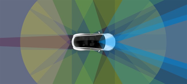 Tesla با اجرای Autopilot به سمت استقلال بیشتر حرکت می‌کند