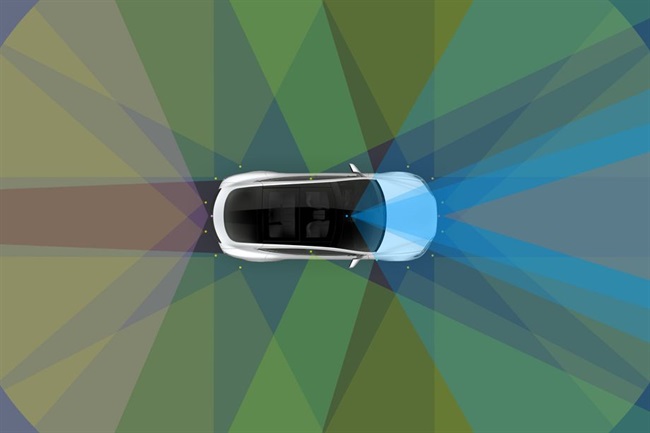 به‌روزرسانی جدید Tesla، سرعت سیستم Autopilot را در جاده‌های دو طرفه محدود می‌کند