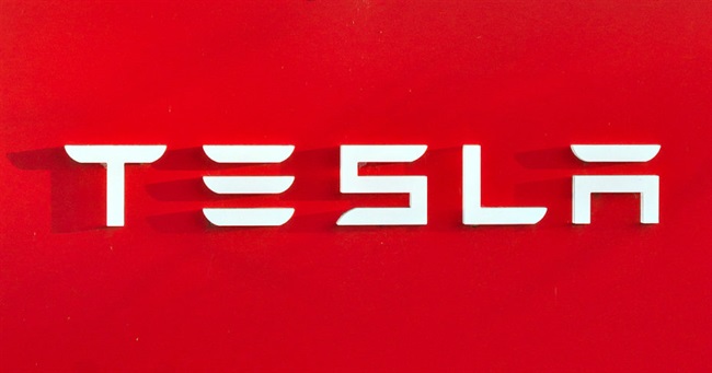 Tesla بر علیه رئیس پیشین پروژه‌ی وسائل نقلیه‌ی خودران Google شکایت کرد