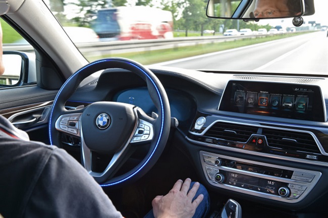 به‌کارگیری دستیار صوتی Alexa در خودروهای BMW تا سال ۲۰۱۸