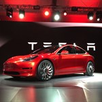 با وجود افزایش تولید Model 3، شرکت Tesla صدها نفر از کارمندانش را اخراج می‌کند