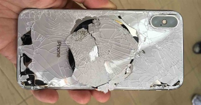 تصاویر منتشر شده از آسیب به iPhone X هزار دلاری