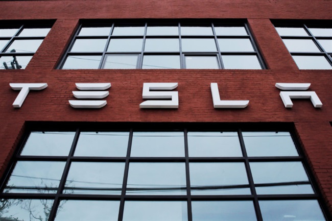 Tesla پیش از تولید Model 3  به دنبال جذب سرمایه‌ای ۱.۱۵ میلیارد دلاری