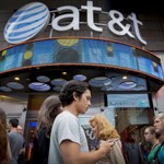 کاهش درآمد AT&T