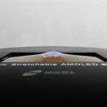 نمونه‌ی اولیه‌ی نمایشگر OLED شرکت Samsung با قابلیت کشسان و خمیدگی