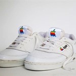 فروش کفش Apple در سایت eBay