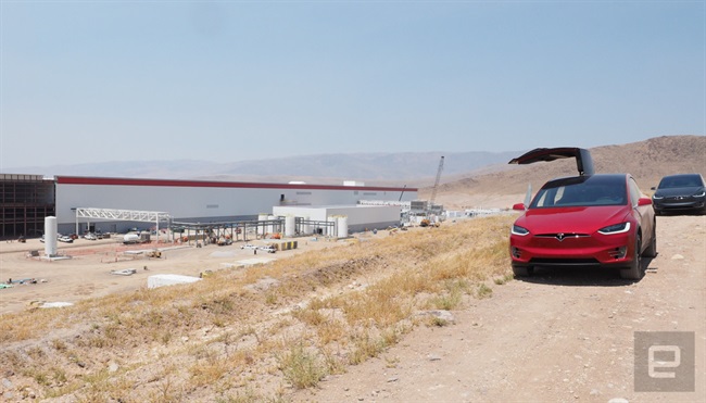 Tesla دو تا ۳ کارخانه‌ی بزرگ ساخت خودرو در ایالات متحده‌ی آمریکا خواهد ساخت