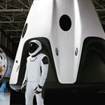 Elon Musk نخستین عکس کامل لباس فضانوردی SpaceX را به نمایش گذاشت