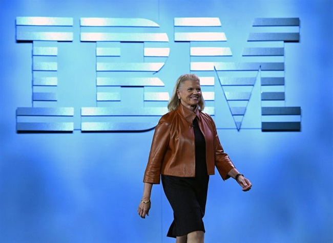 عدم کاهش درآمد سالانه‌ی IBM در سه ماهه‌ی آخر