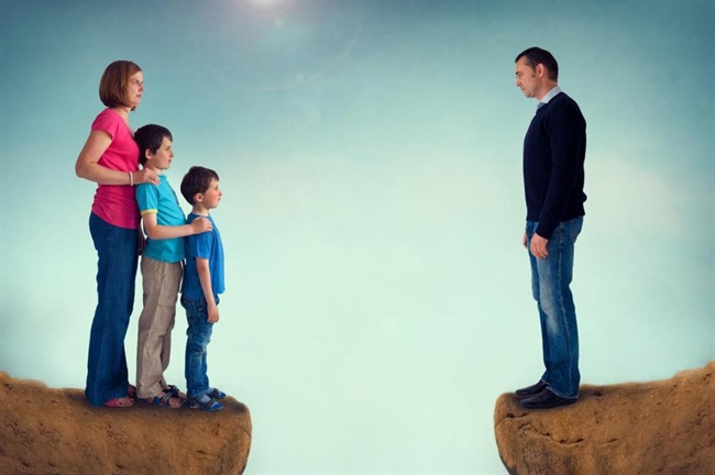 دانشمندان: کودکان پس از طلاق والدین خود، باید در دو خانواده زندگی کنند