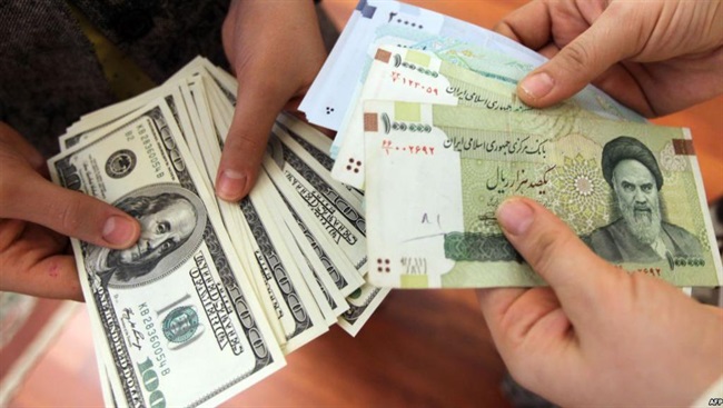 رئیس فدراسیون واردات: دولت از غافل‌گیری تجار با افزایش نرخ ارز بپرهیزد
