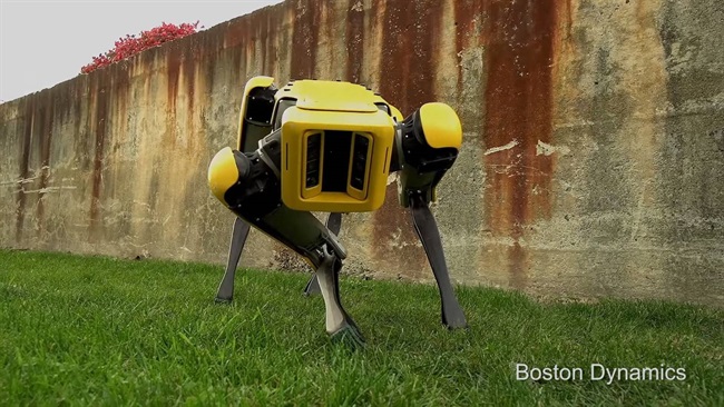 باز کردن درب‌ها، با همکاری ربات‌های Boston Dynamics