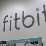 Fitbit پیش‌بینی‌های درآمدی را می‌شکند، اما فروش ردیاب آن هنوز پایین است