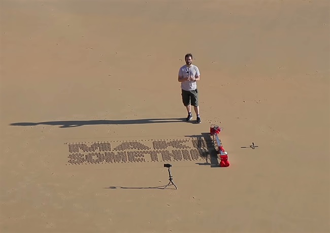 ساخت چاپگر ماسه‌ی ساحلی توسط یک مخترع اسپانیایی