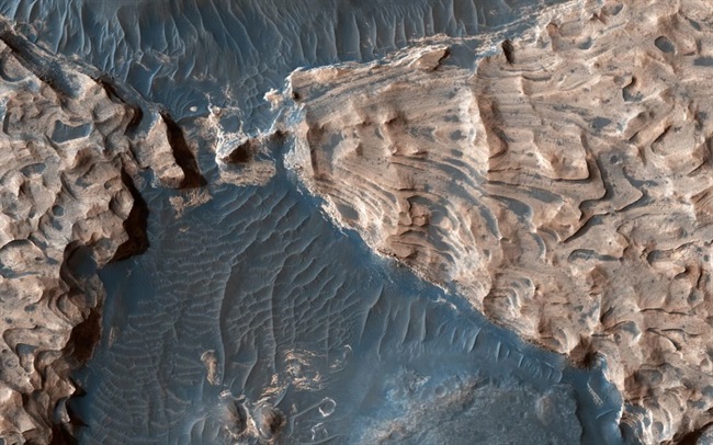 کشف دریاچه‌ی عظیم آب در مریخ توسط فضانوردان