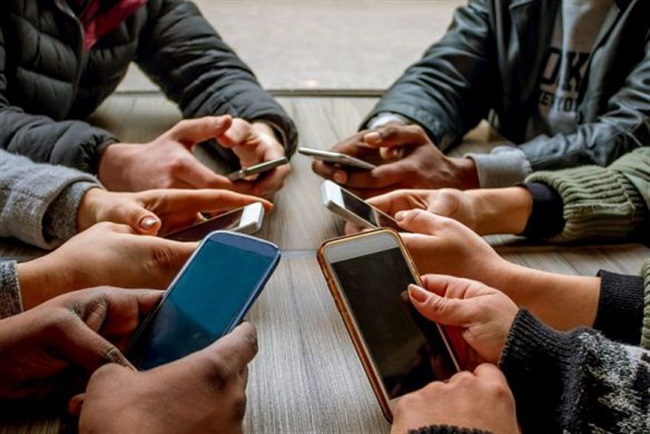 وزارت اطلاعات اعلام کرد: بازداشت عوامل اصلی قاچاق موبایل