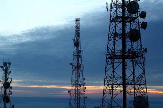 آمادگی برای برقراری ارتباطات ماهواره‌ای در مناطق سیل زده