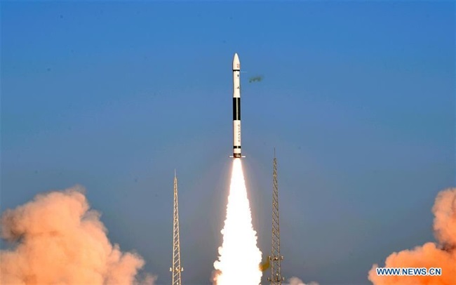 چین دو ماهواره به فضا فرستاد