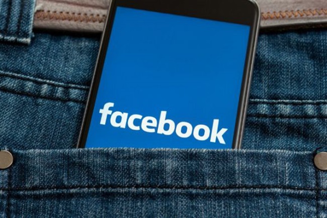 فیس‌بوک با غیر فعال شدن ردیاب جغرافیایی گوشی‌ها مخالفت کرد