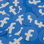 فیس‌بوک با وجود فشار تبلیغات سیاسی را ممنوع نمی‌کند