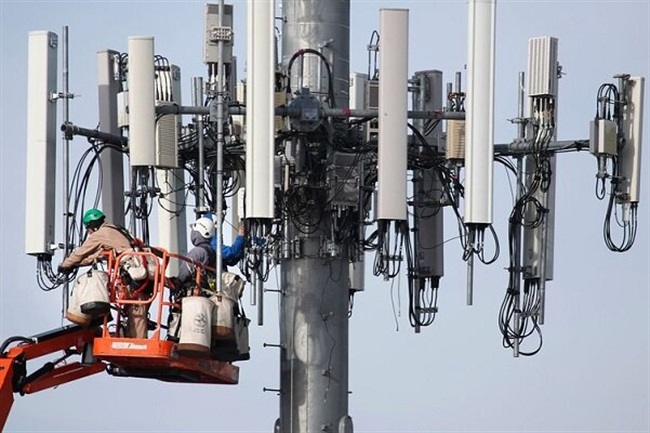 معترضین به 5G برج‌های تلفن همراه هلند را تخریب می‌کنند